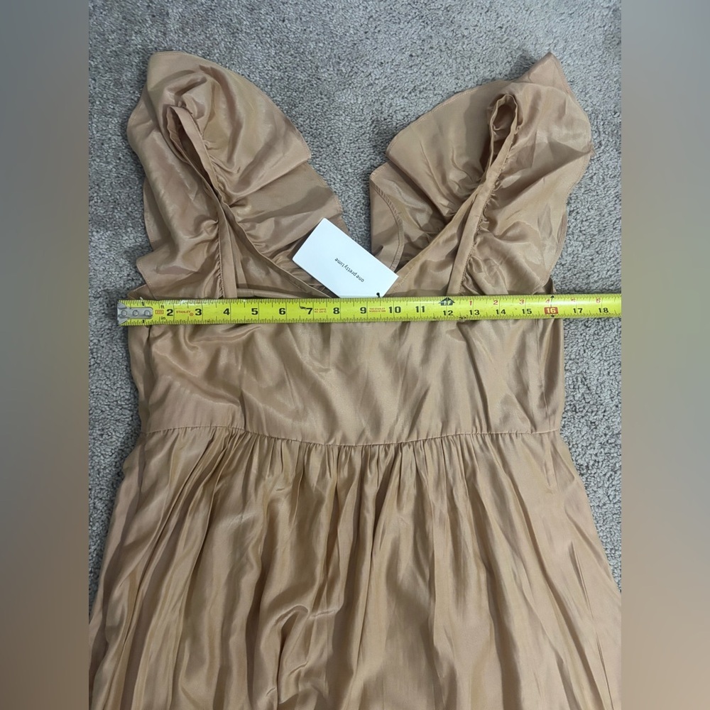 O.p.t. One Pretty Time Nude Tiered
Flowy Maxi Dress Womens Size M - Picture 12 of 13
